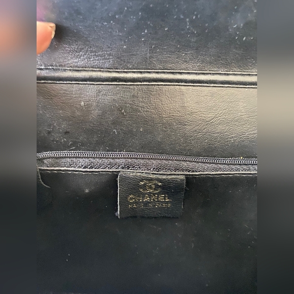 AUTHENTIC VINTAGE BLACK CHANEL PURSE - Picture 6 of 7